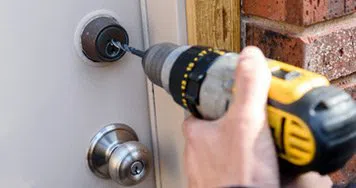 Security Locksmith Services St Petersburg, FL 727-264-5641 - 13-Key-Broke-In-Lock