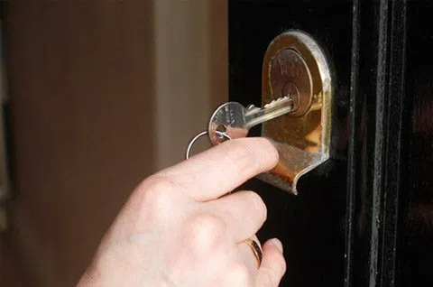 Security Locksmith Services St Petersburg, FL 727-264-5641 - 7-Door-Unlock